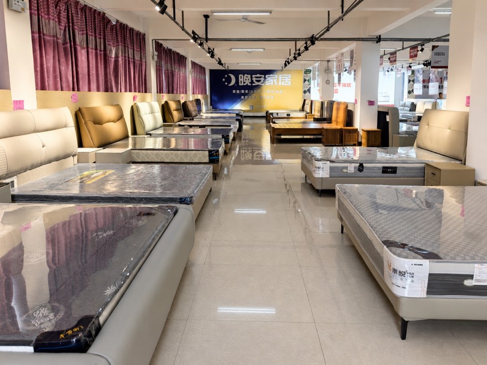 幸福家具床品区实景